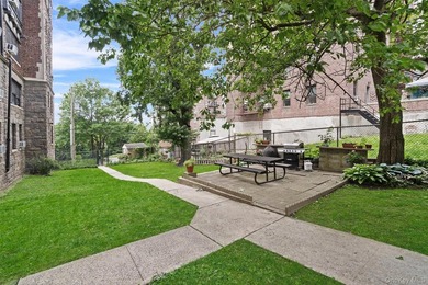 Enjoy stunning sunsets and abundant natural light in this - photo 29
