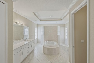 Welcome to this beautifully upgraded home located in the heart - photo 12