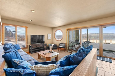 Luxurious 3-bedroom, 3 bath ground-level end unit perfectly - photo 6