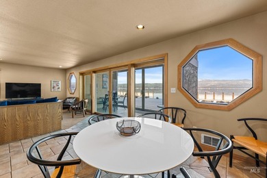 Luxurious 3-bedroom, 3 bath ground-level end unit perfectly - photo 9