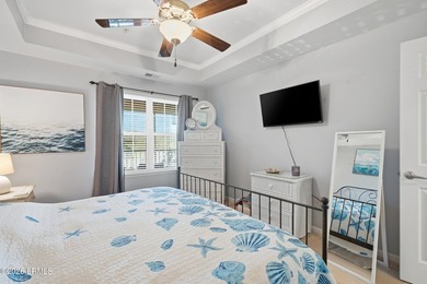 Top-floor 2 bed, 2 bath condo with stunning views overlooking - photo 16