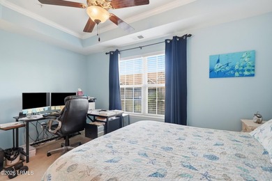 Top-floor 2 bed, 2 bath condo with stunning views overlooking - photo 18