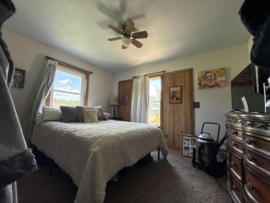 SPRING RIVER FRONT HOME - Rustic 3 bedroom, 2 bath home on - photo 18