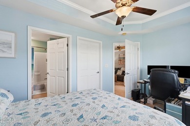 Top-floor 2 bed, 2 bath condo with stunning views overlooking - photo 19
