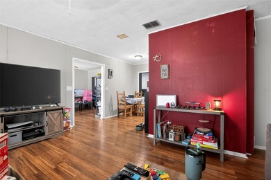 Welcome home to this spacious 3-bedroom, 2-bath single-family - photo 19