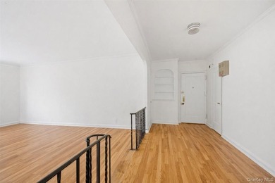 Back on the market! Deal fell through! Welcome to this bright - photo 3