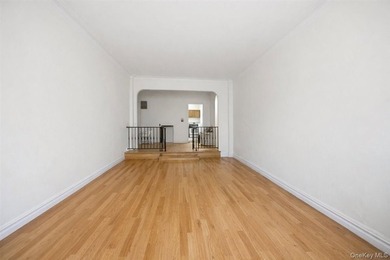 Back on the market! Deal fell through! Welcome to this bright - photo 4