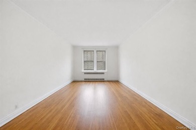 Back on the market! Deal fell through! Welcome to this bright - photo 5