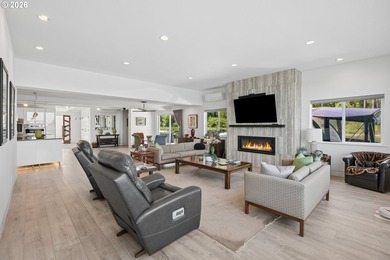 Rarely does a floating home of this caliber become available - photo 12