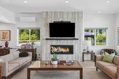 Rarely does a floating home of this caliber become available - photo 13
