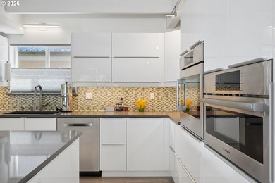 Rarely does a floating home of this caliber become available - photo 15