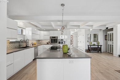 Rarely does a floating home of this caliber become available - photo 16