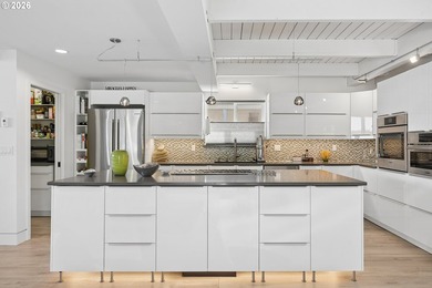Rarely does a floating home of this caliber become available - photo 17