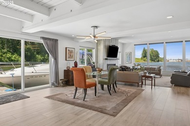 Rarely does a floating home of this caliber become available - photo 19