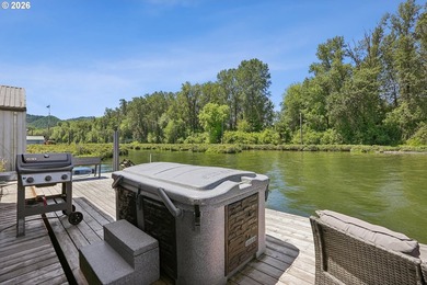 Rarely does a floating home of this caliber become available - photo 26