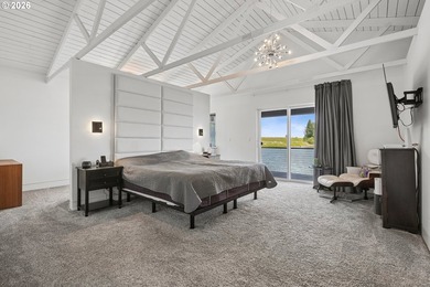 Rarely does a floating home of this caliber become available - photo 28