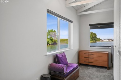Rarely does a floating home of this caliber become available - photo 34
