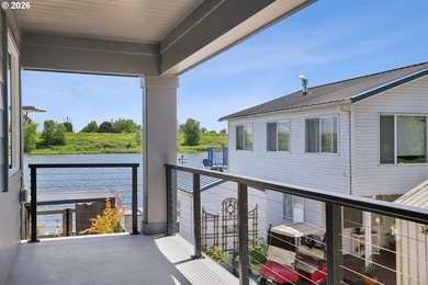 Rarely does a floating home of this caliber become available - photo 38