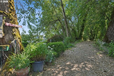 Rarely does a floating home of this caliber become available - photo 44