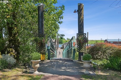 Rarely does a floating home of this caliber become available - photo 45