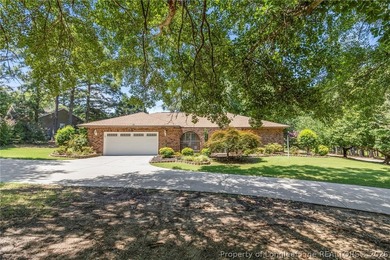 Welcome to 88 Traceway, a spacious all-brick, single-story - photo 4