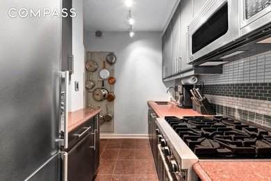 Introducing this elegant and spacious pre-war 1 bedroom, 1 - photo 8