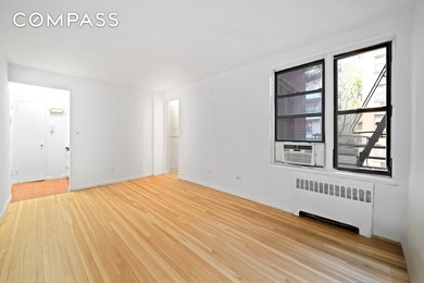 Welcome to The Hamilton in the heart of Greenwich Village! This - photo 4