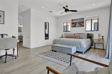 Fully remodeled villa-style residence in the highly desirable - photo 15