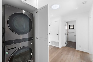 Exquisite Coastal Retreat | Fully Remodeled 3BR/3BA with - photo 17