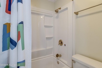 Welcome to 7 Keyser Lane in Gulfport, MS--an inviting home - photo 18