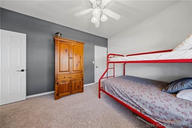 TWO BOAT SLIPS INCLUDED! Spacious, quiet top-floor 4BR/3BA condo - photo 19