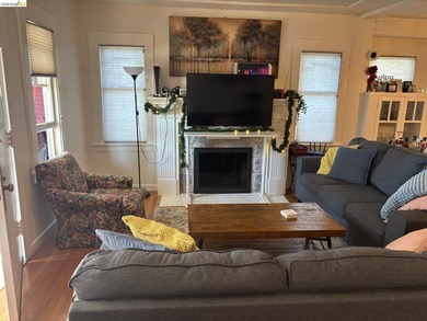 Beautifully maintained duplex located in one of the most - photo 19