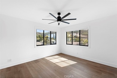 Exquisite Coastal Retreat | Fully Remodeled 3BR/3BA with - photo 19
