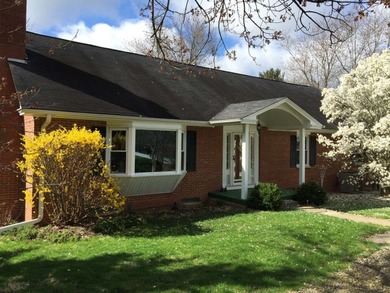 (private lake, pond, creek) Home For Sale in Macomb Illinois