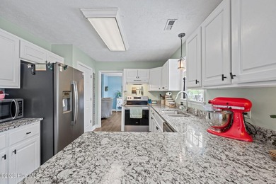 Fabulous MOVE-IN READY home just minutes to both front and back - photo 22