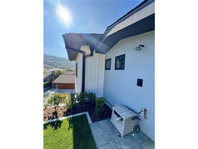 Exquisite Coastal Retreat | Fully Remodeled 3BR/3BA with - photo 22