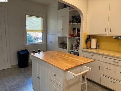 Beautifully maintained duplex located in one of the most - photo 24