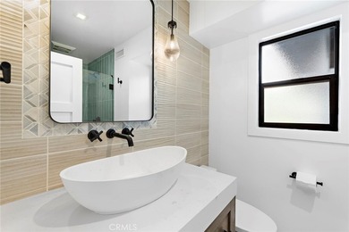 Exquisite Coastal Retreat | Fully Remodeled 3BR/3BA with - photo 24