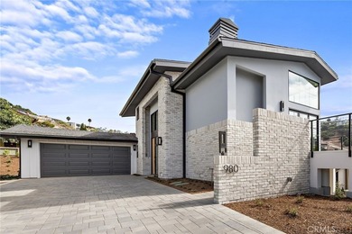Exquisite Coastal Retreat | Fully Remodeled 3BR/3BA with - photo 26