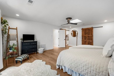 *** EXTERIOR JUST PAINTED, QUARTZ COUNTERTOPS ADDED TO - photo 29