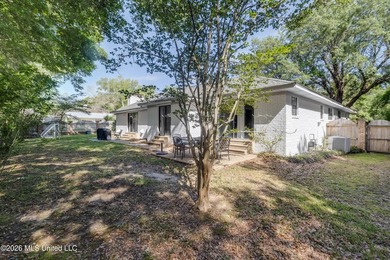 Welcome to 7 Keyser Lane in Gulfport, MS--an inviting home - photo 29