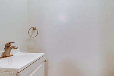 Welcome to 7 Keyser Lane in Gulfport, MS--an inviting home - photo 32
