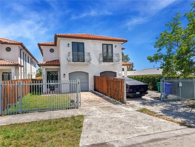 Fully remodeled villa-style residence in the highly desirable - photo 42