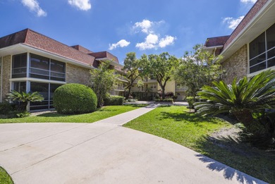 (private lake, pond, creek) Condo For Sale in Palm Beach Gardens Florida