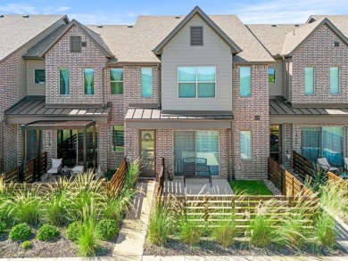 Lake Townhome/Townhouse For Sale in Grand Prairie, Texas