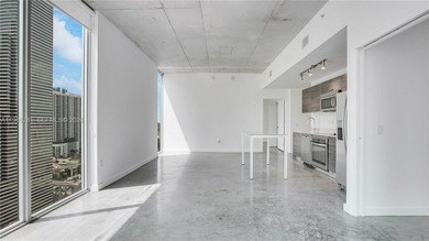 Beautiful 2 bedroom/2 bathroom loft style corner unit located in