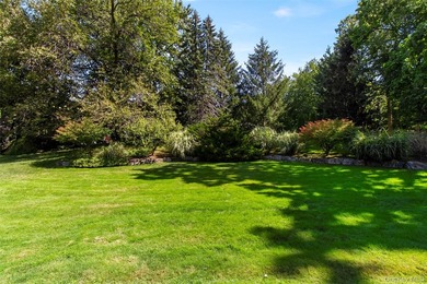 Live joyously in this spacious and bright modern colonial in the - photo 3