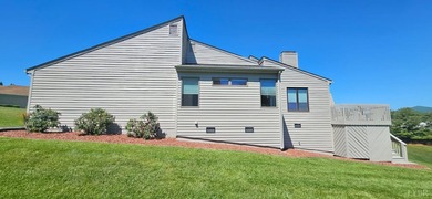 Forest! 1 level end unit townhome w/a 2 car garage,2 Bdrms 2 - photo 4