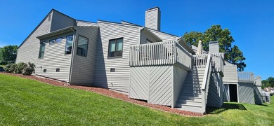 Forest! 1 level end unit townhome w/a 2 car garage,2 Bdrms 2 - photo 5