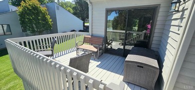 Forest! 1 level end unit townhome w/a 2 car garage,2 Bdrms 2 - photo 9